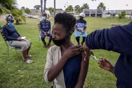 Biến chủng Omicron tấn công trẻ em ở Nam Phi