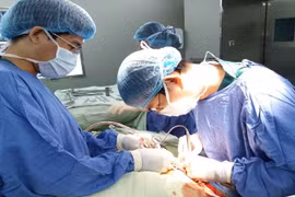 Cắt u trung thất bằng phẫu thuật nội soi