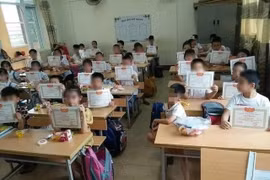 Phát giấy khen cho cả lớp là phản giáo dục