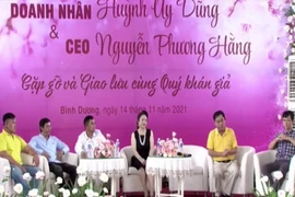 Buổi giao lưu gặp gỡ khán giả của bà Nguyễn Phương Hằng và ông Huỳnh Uy Dũng.