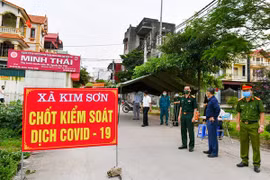 Hà Nội thêm 8 ca dương tính nCoV, 4 ca lây ở sân bóng
