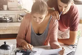 Cả nam và nữ đều cần giữ gìn những đức hạnh và giúp đỡ nhau trong nuôi dạy con cái, quán xuyến gia đình