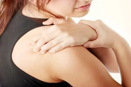 Cứng khớp vai: Nguyên nhân và cách cải thiện tại nhà