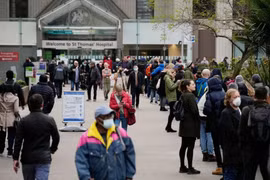 Anh báo cáo ca tử vong đầu tiên với biến thể Omicron