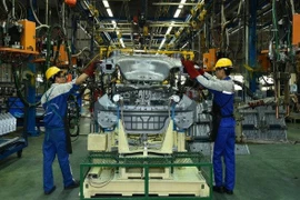 Thị trường ô tô lao dốc, có nên tiếp tục giảm phí trước bạ?