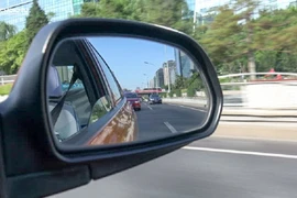 Cách khắc phục điểm mù trên ô tô, tài xế nào cũng cần biết