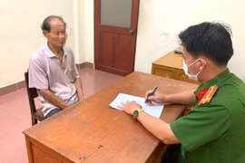 Ông Huỳnh Văn Điều tại cơ quan công an. Ảnh: Công an tỉnh Bến Tre.