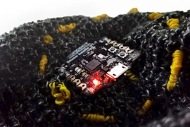 Pin sợi quang mới – nguồn điện năng cho quần áo thông minh