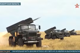 Cận cảnh cuộc diễn tập quy mô lớn của quân khu Trung tâm Nga