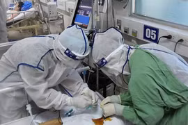 Cán bộ y tế tuyến đầu tử vong khi chống dịch có được công nhận là liệt sĩ?