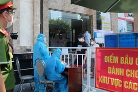 Hơn 99% cử tri đi bỏ phiếu, 80.000 tổ bầu cử kiểm phiếu trong đêm