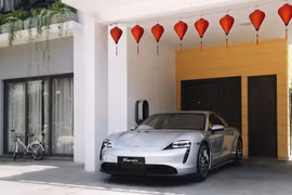 Porsche Taycan chính thức được giao đến các khách hàng đầu tiên tại Việt Nam