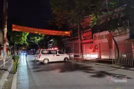 Công an vào cuộc vụ vợ chồng F0 ở lỳ trong nhà khi bị đưa đi cách ly