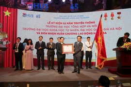 Ngôi trường dẫn đầu về khoa học cơ bản nhận Huân chương Lao động hạng Ba 