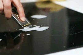 Dao cạo vết bẩn bếp từ