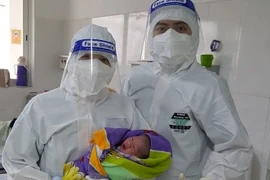 Quảng Bình: Khởi phát chuyển dạ cho 3 sản phụ mắc COVID-19 vượt cạn thành công trong đêm