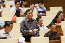 Cán bộ trẻ hay được hỏi ‘là con đồng chí nào’