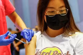 Bộ Y tế trả lời về việc tiêm vaccine phòng COVID-19 cho học sinh trung học phổ thông