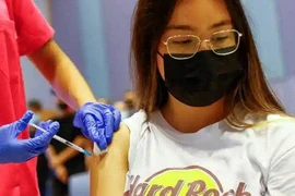 Bộ Y tế trả lời về việc tiêm vaccine phòng COVID-19 cho học sinh trung học phổ thông