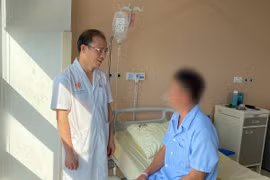 Áp xe hố chậu do xương cá đâm thủng ruột thừa 