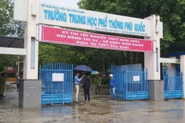 Xem xét kỷ luật phó chủ tịch xã đi thi tốt nghiệp THPT