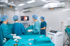 Nội soi sớm cứu bệnh nhân sốc nhiễm khuẩn tiết niệu