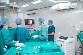 Nội soi sớm cứu bệnh nhân sốc nhiễm khuẩn tiết niệu