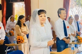 Ca sĩ Hương Lan đám cưới ở tuổi 64, hai lần hôn nhân với nhiều thăng trầm