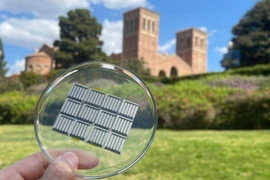Kỹ thuật mới ngăn chặn việc suy thoái của pin điện mặt trời perovskite
