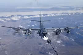 Video: Máy bay ném bom chiến lược Không quân Nga – Trung Quốc bay tuần tra chung 