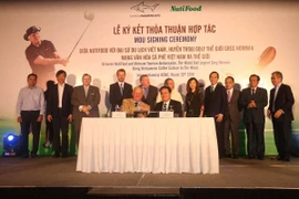  NutiFood cùng huyền thoại golf Greg Norman mang  cà phê Việt Nam ra thế giới