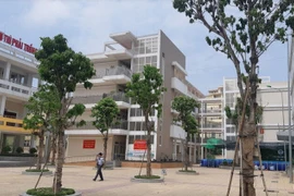 Lấy mẫu xét nghiệm 1.500 học sinh trường tiểu học Xuân Phương