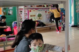 Cuộc sống của 75 trẻ mầm non ở khu cách ly