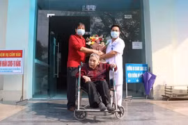 Cụ bà 100 tuổi suy hô hấp trên nền suy tim chiến thắng COVID-19