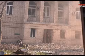 Video: Binh sĩ Nga giải cứu người bị thương ở Mariupol