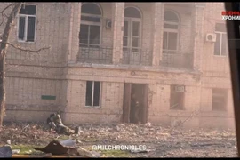 Video: Binh sĩ Nga giải cứu người bị thương ở Mariupol