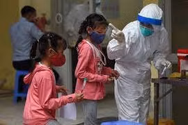 Những trường hợp trẻ cần trì hoãn và thận trọng khi tiêm vắc xin phòng COVID-19