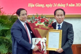 Trao quyết định chuẩn y Bí thư Tỉnh ủy Hậu Giang