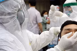 Sau 4 ngày ho, sốt, một lái xe chở hàng dương tính SARS-CoV-2, Hà Nội thêm 25 ca mới