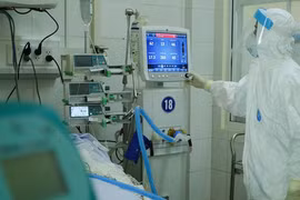 Sáng 16/8: Hơn 600 bệnh nhân COVID-19 đang phải điều trị ICU và ECMO