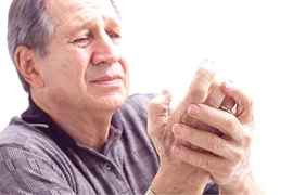 Tê bì tay chân có phải biến chứng tiểu đường?