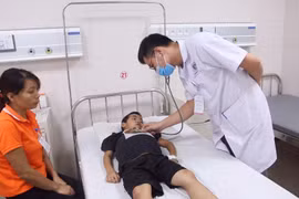 Tràn dịch màng tim, phổi vì uống thuốc Nam chữa thận hư