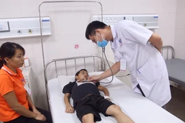 Tràn dịch màng tim, phổi vì uống thuốc Nam chữa thận hư