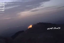 Houthi đánh cho Liên minh quân sự Ả rập Xê út thất điên bát đảo ở miền trung Yemen