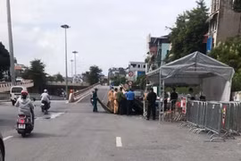 Hà Nội: Chính thức dừng kiểm soát người dân ra, vào thành phố.