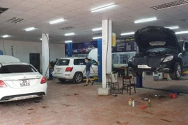 Cơ sở sửa chữa tư nhân tại Lê Văn Lương cho biết có 30 khách đặt lịch thay dầu trong hôm nay.