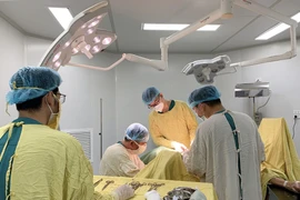 Cụ bà 92 tuổi hơn 20 năm chịu đựng bệnh sa sinh dục