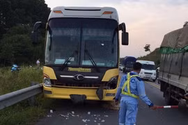 Một phụ nữ tử vong khi băng qua đường cao tốc Nội Bài - Lào Cai