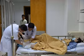 Cứu bệnh nhân hoại tử chân vì đắp lá