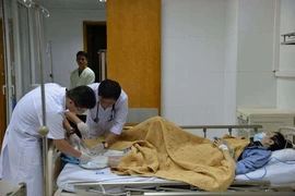 Cứu bệnh nhân hoại tử chân vì đắp lá